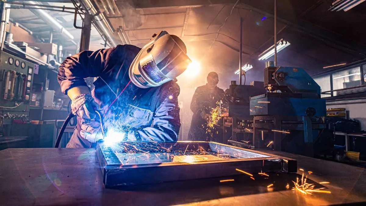 Spawacz za granicą – przydatne umiejętności i kwalifikacje